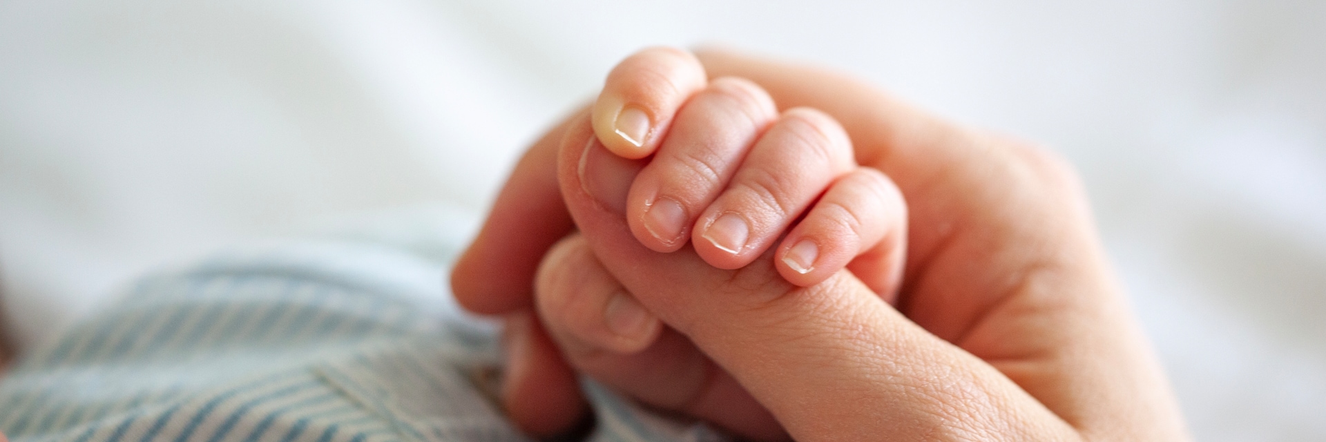 mom and baby holding hands